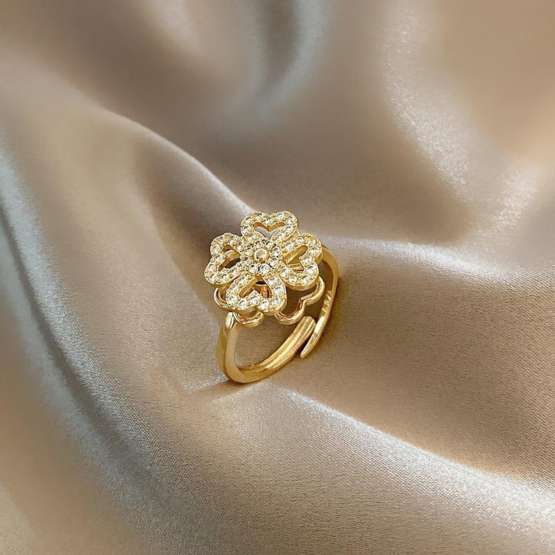 Four Leaf Clover Rotating Ring
